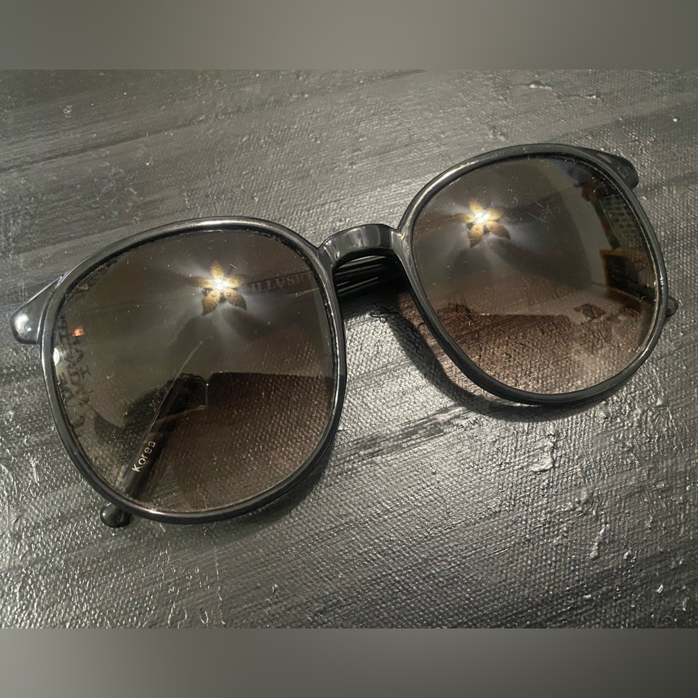 Vintage Illusion: Minimal frames